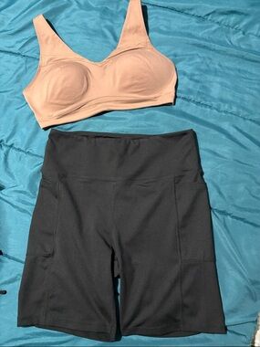 Under Armour Tan/Nude Wireless Custom Strap-Sports Bra & Black Bike Shorts - XL